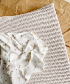 zandkleurig aankleedkussenhoes wafelstof. geschikt voor aankleedkussens van hema, prenatal en bebe jou.