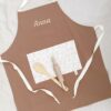 Keukenschort met naam voor Anna, een origineel kraamcadeau. Gepersonaliseerd schort voor in de speelgoedkeuken.