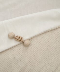 zacht en warm dekentje van linnen tricot en bamboe teddy. Verkrijgbaar voor ledikant en wieg bij Little Pear.