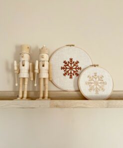 wanddecoratie kerst met geborduurde sneeuwvlok