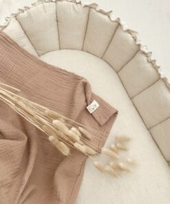 babynestje multifunctioneel te gebruiken als speelkleed. Je kunt hem zelf samenstellen bij Little Pear.