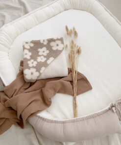 Tweeling babynestje zelf samenstellen? Dat kan bij Little Pear! Dit custom made babynestje is precies wat jij zoekt als origineel kraamcadeau.